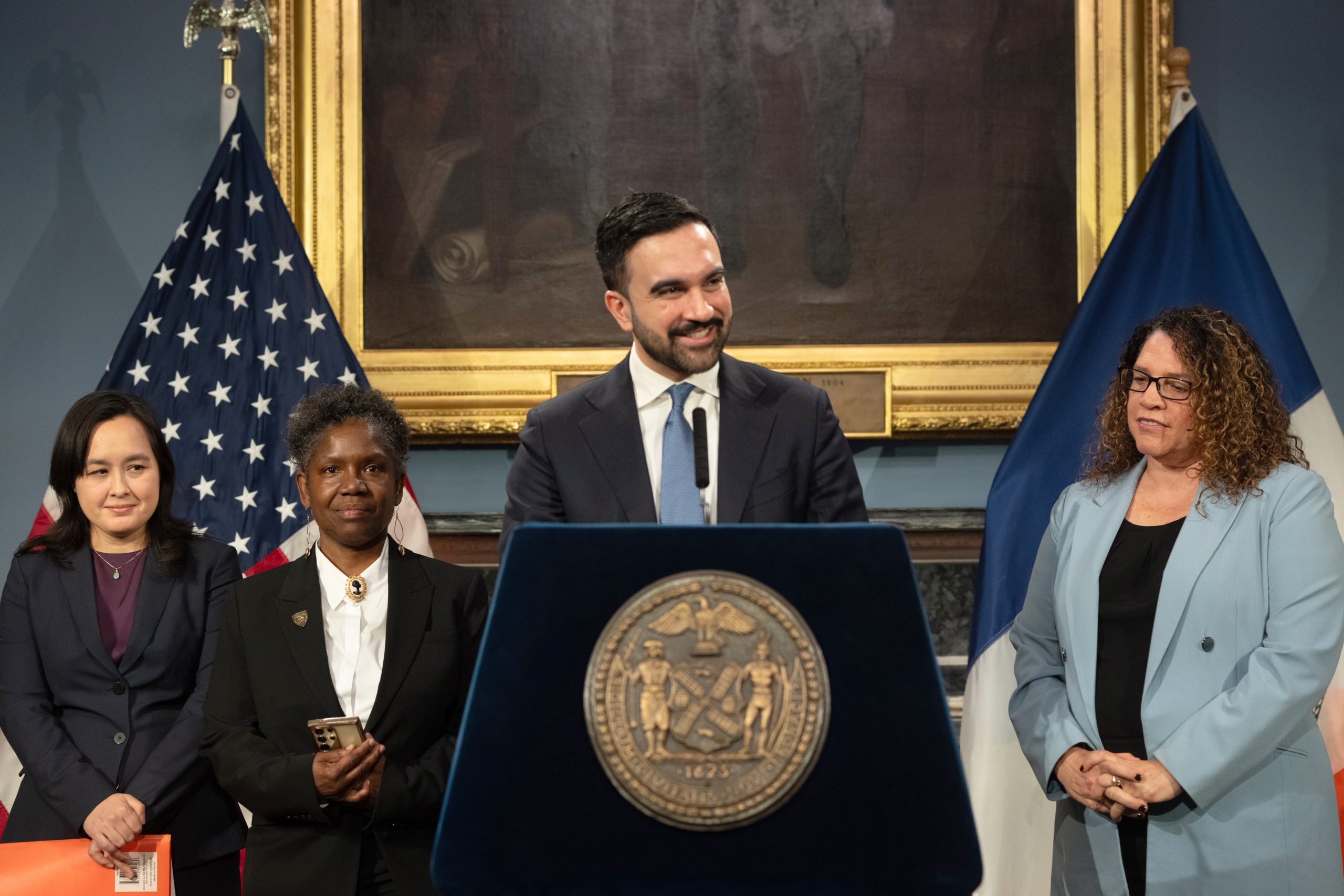 El Alcalde de Nueva York Advierte sobre Aumentos de Impuestos ante el Déficit Presupuestario