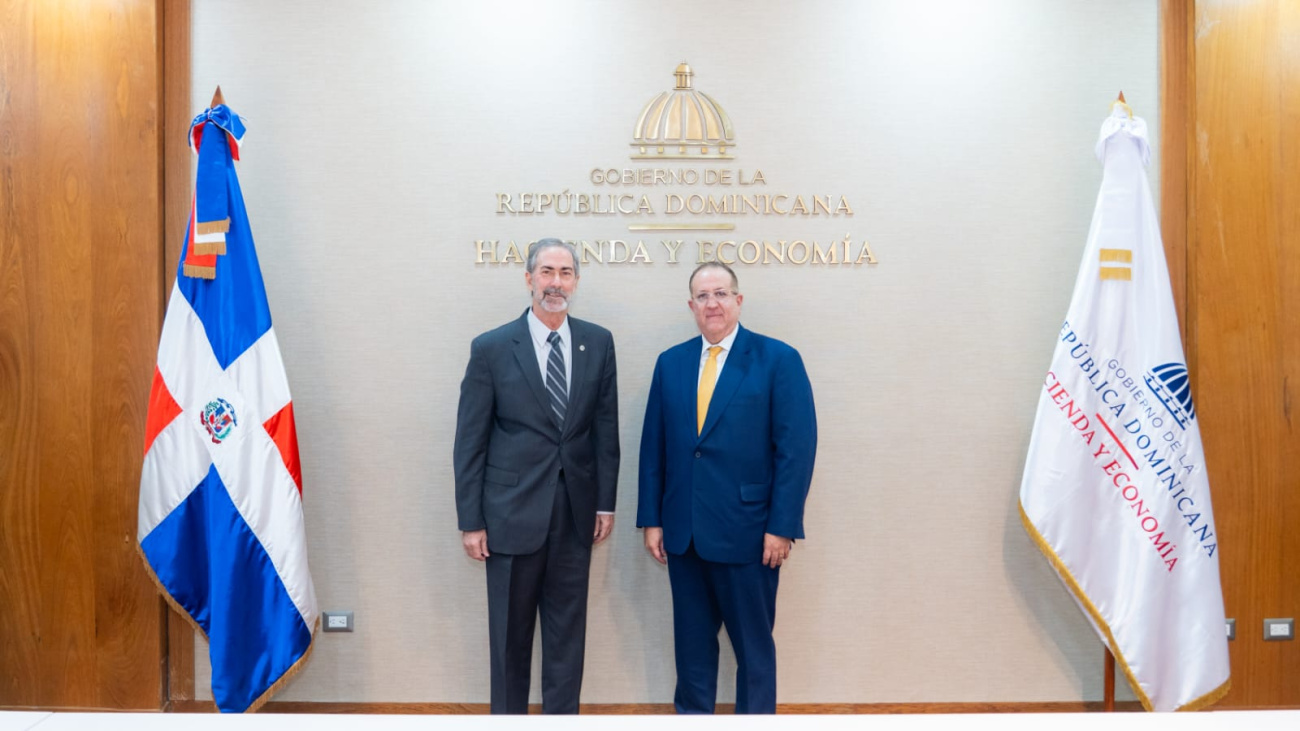 MHE y FIBA Firman Acuerdo para Fortalecer la Prevención del Lavado de Activos en Juegos de Azar