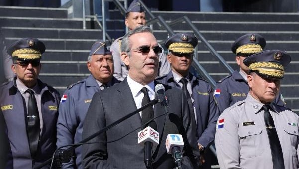 Gobierno rechaza violencia policial tras caso en Los Mina