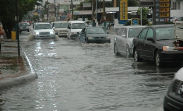 Vaguada provoca aguaceros y alertas en gran parte del país