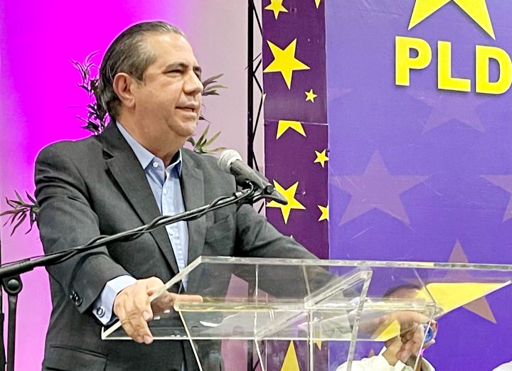 Durante una actividad política celebrada en Santo Domingo Este, el exministro de Industria y Comercio advirtió que la volatilidad en los precios internacionales del petróleo.