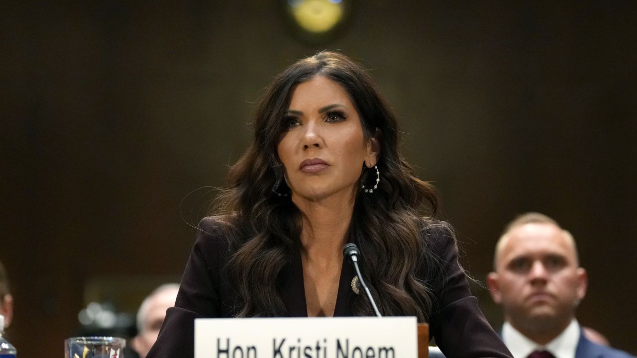 Kristi Noem se reunió con Luis Abinader en Punta Cana para tratar cooperación en seguridad, narcotráfico y control fronterizo.