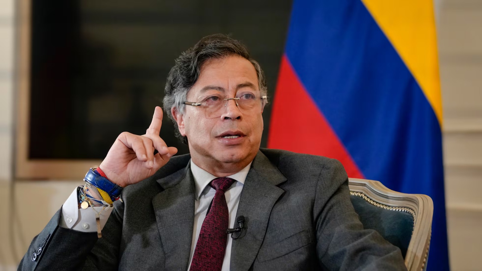 Petro denuncia bombardeos desde Ecuador con 27 muertos en la frontera. Noboa rechaza acusaciones y afirma que operaciones son dentro de su territorio.