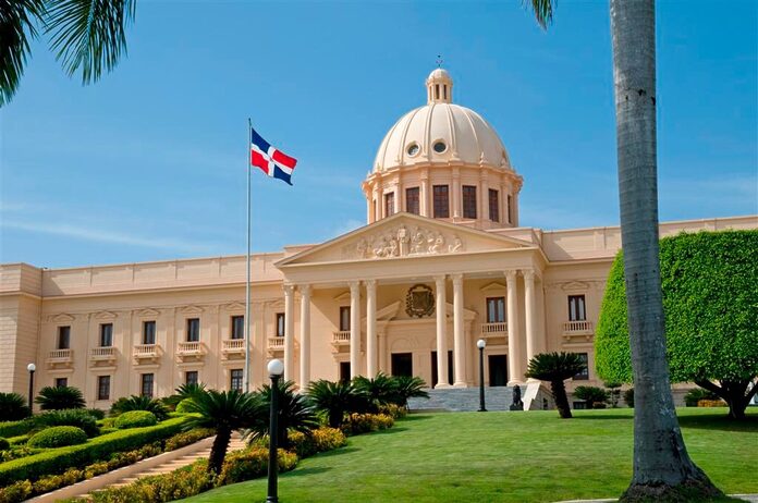 Dirigentes de partidos opositores dominicanos reaccionando a discurso del presidente sobre crisis económica