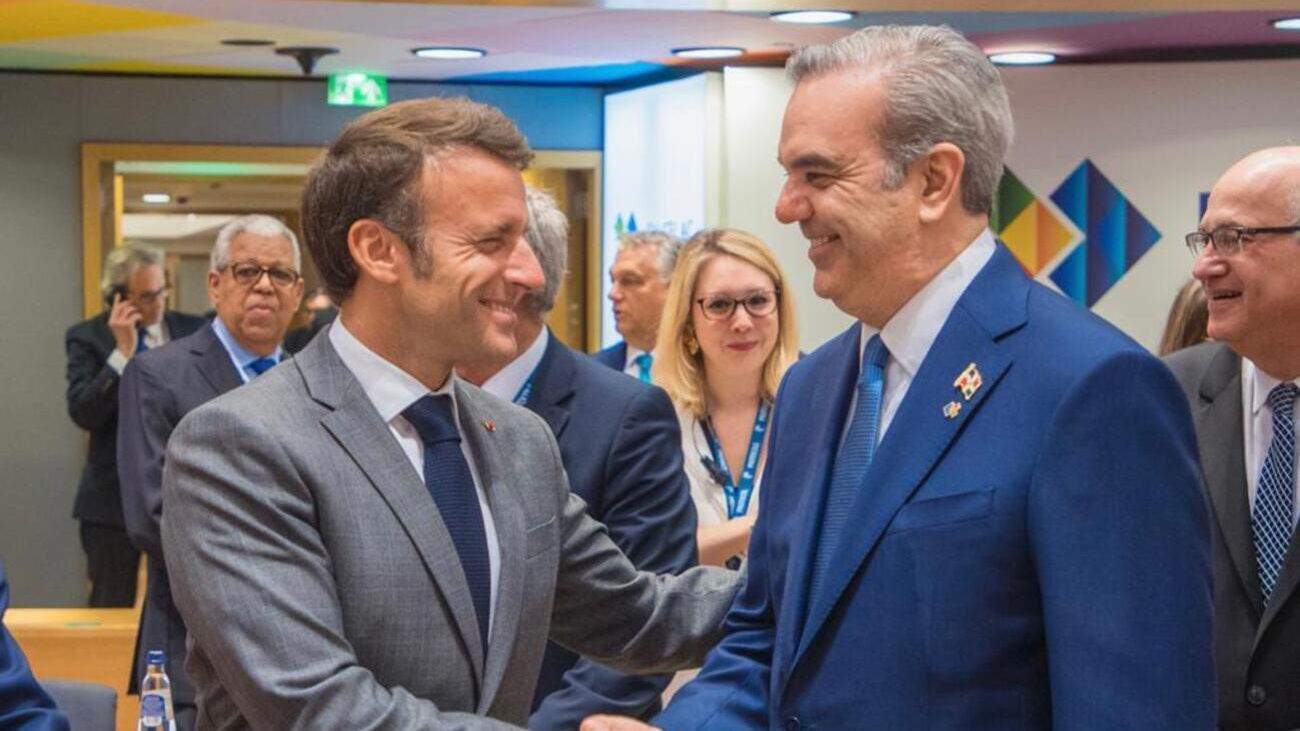 Abinader y Macron confirman en París el inicio del monorriel de Santo Domingo con financiamiento francés y respaldo a la movilidad urbana.