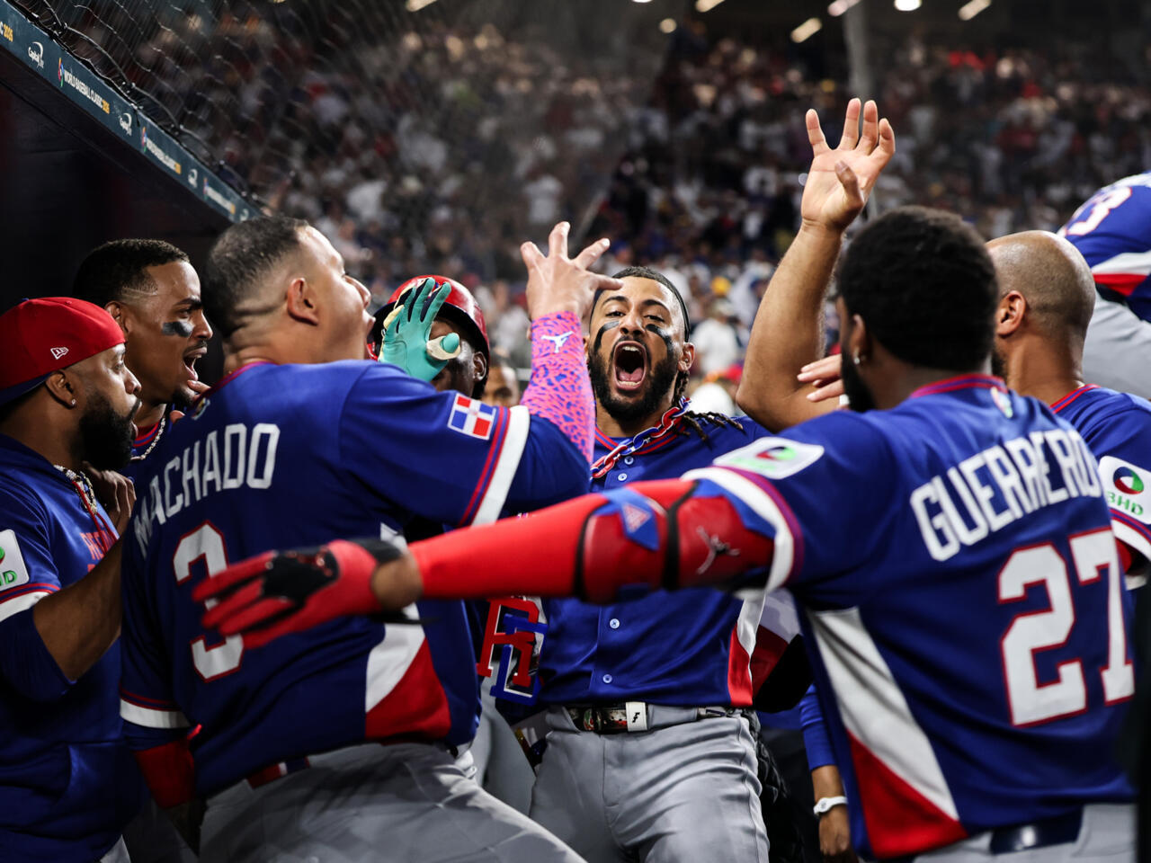 República Dominicana venció 7-5 a Venezuela en el Clásico Mundial de Béisbol 2026, terminó invicta el Grupo D y enfrentará a Corea del Sur en los cuartos de final tras una noche marcada por cuatro jonrones.