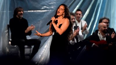 Rosalía en el concierto de apertura de su gira mundial ‘Lux’ en el LDLC Arena de Lyon.