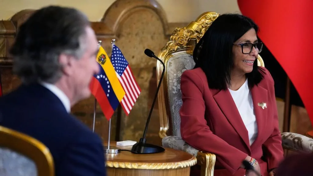 Venezuela anuncia restablecimiento de relaciones con EE. UU.