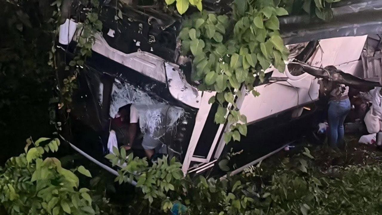 Colisión en Jueves Santo deja decenas de heridos en Guaraguao