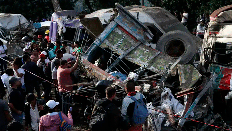 Autoridades colombianas buscan responsables de explosión en Cauca
