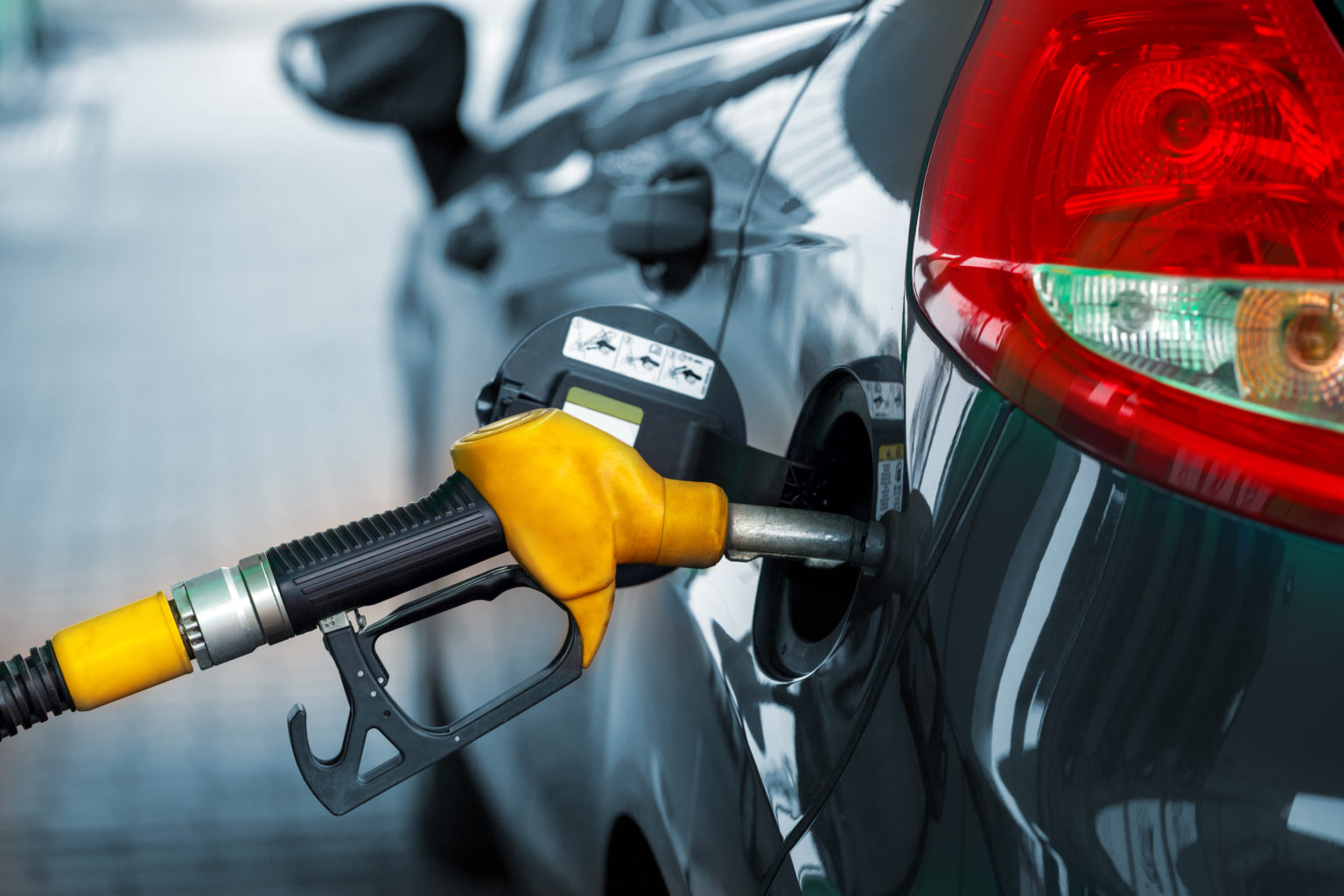 Precios de combustibles: sin cambios en gasolinas, alzas en avtur y fuel oil