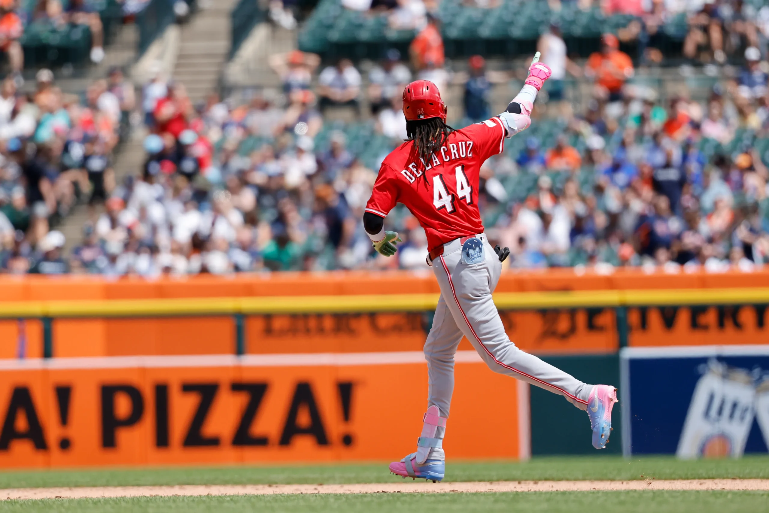 Cincinnati Reds extienden gran inicio de temporada con triunfo 9-2