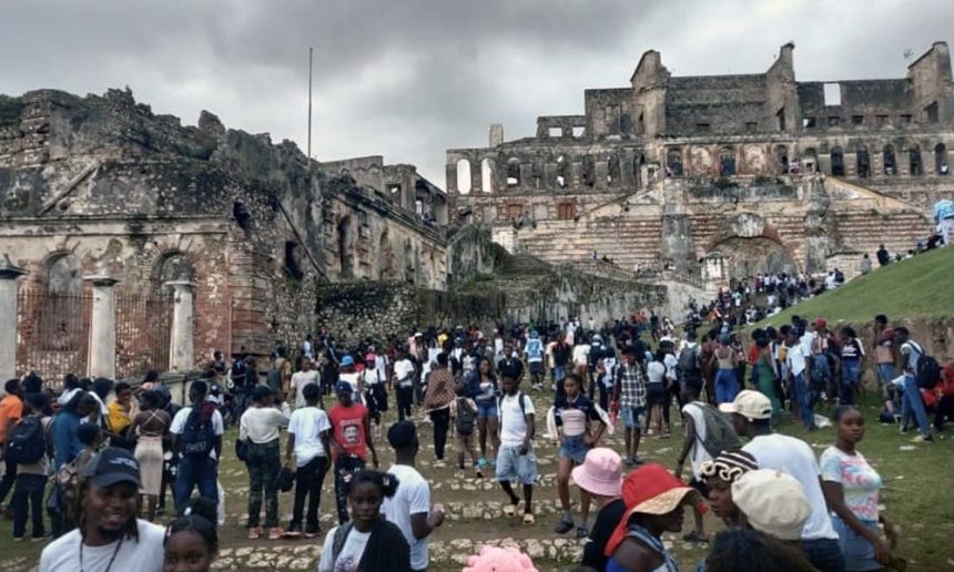 Pánico en fortaleza histórica de Haití deja al menos 25 fallecidos