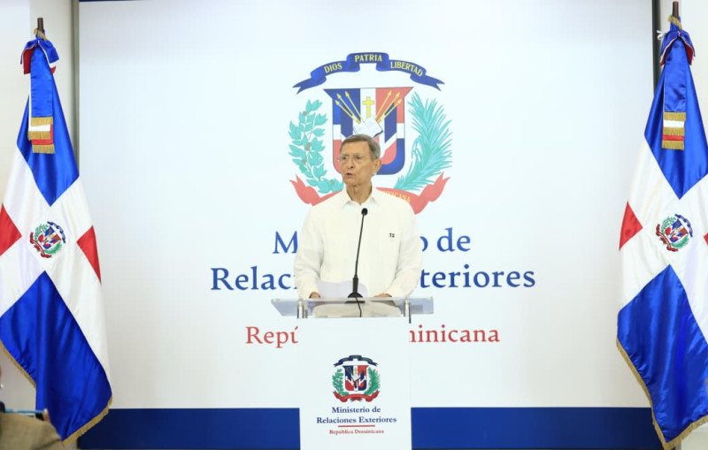 Cancillería reforma manejo de fondos consulares en el exterior