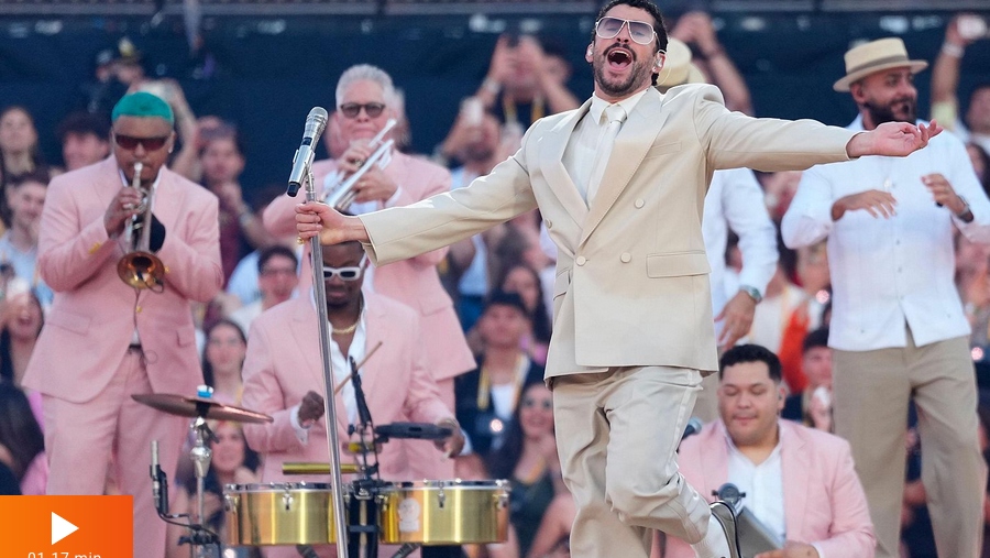 Barcelona recibe a Bad Bunny con lleno total en el Estadi Olímpic.