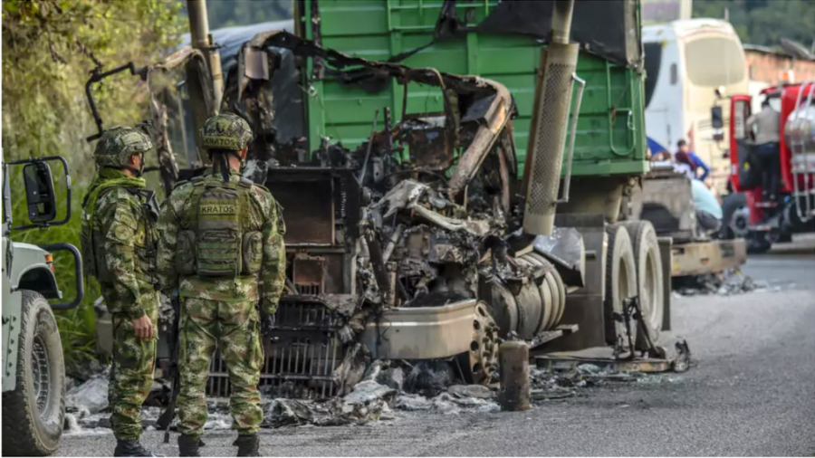 Un ataque con explosivos contra un batallón militar en Riohacha dejó 12 soldados afectados,