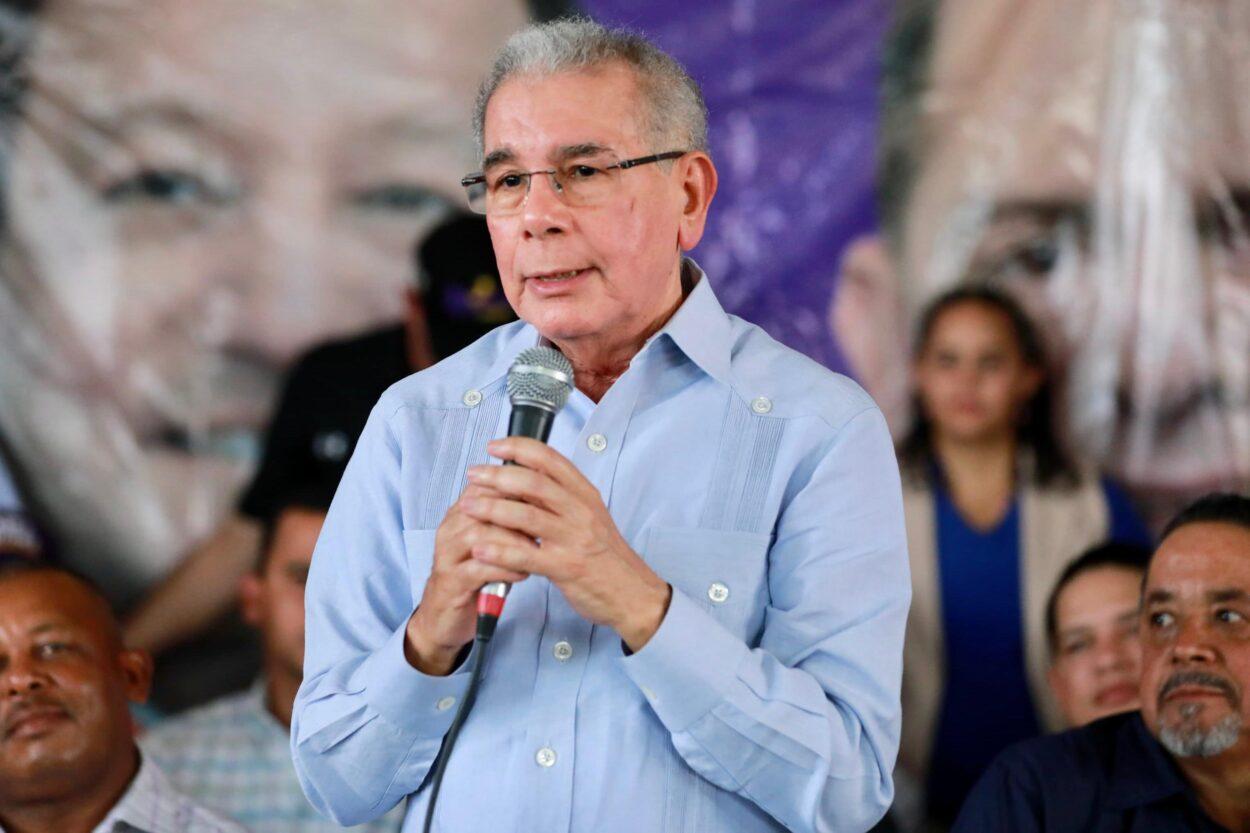 Medina destaca programas sociales y crecimiento económico de gobiernos peledeístas
