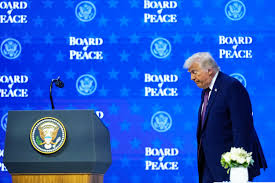 Encuesta revela caída histórica en la popularidad de Trump