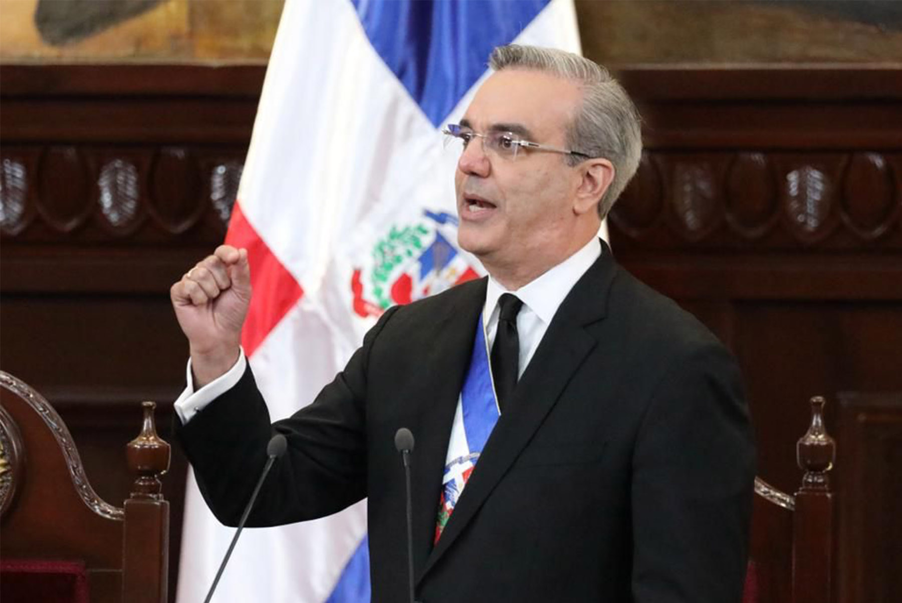 Abinader convierte en ley paquete de medidas fiscales y productivas