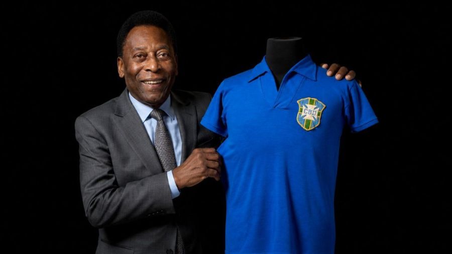 Camiseta usada por Pelé en la final del Mundial de 1958 rompe récord en subasta.