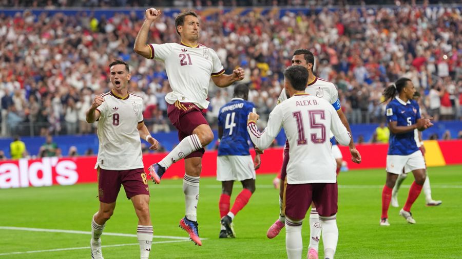 Selección española celebra su clasificación a la final del Mundial 2026 tras vencer a Francia.