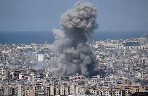 Estados Unidos intensifica ofensiva contra Irán tras bajas militares en Jordania.