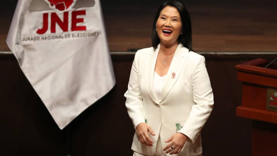 JNE entrega credenciales a Keiko Fujimori antes de su investidura presidencial.