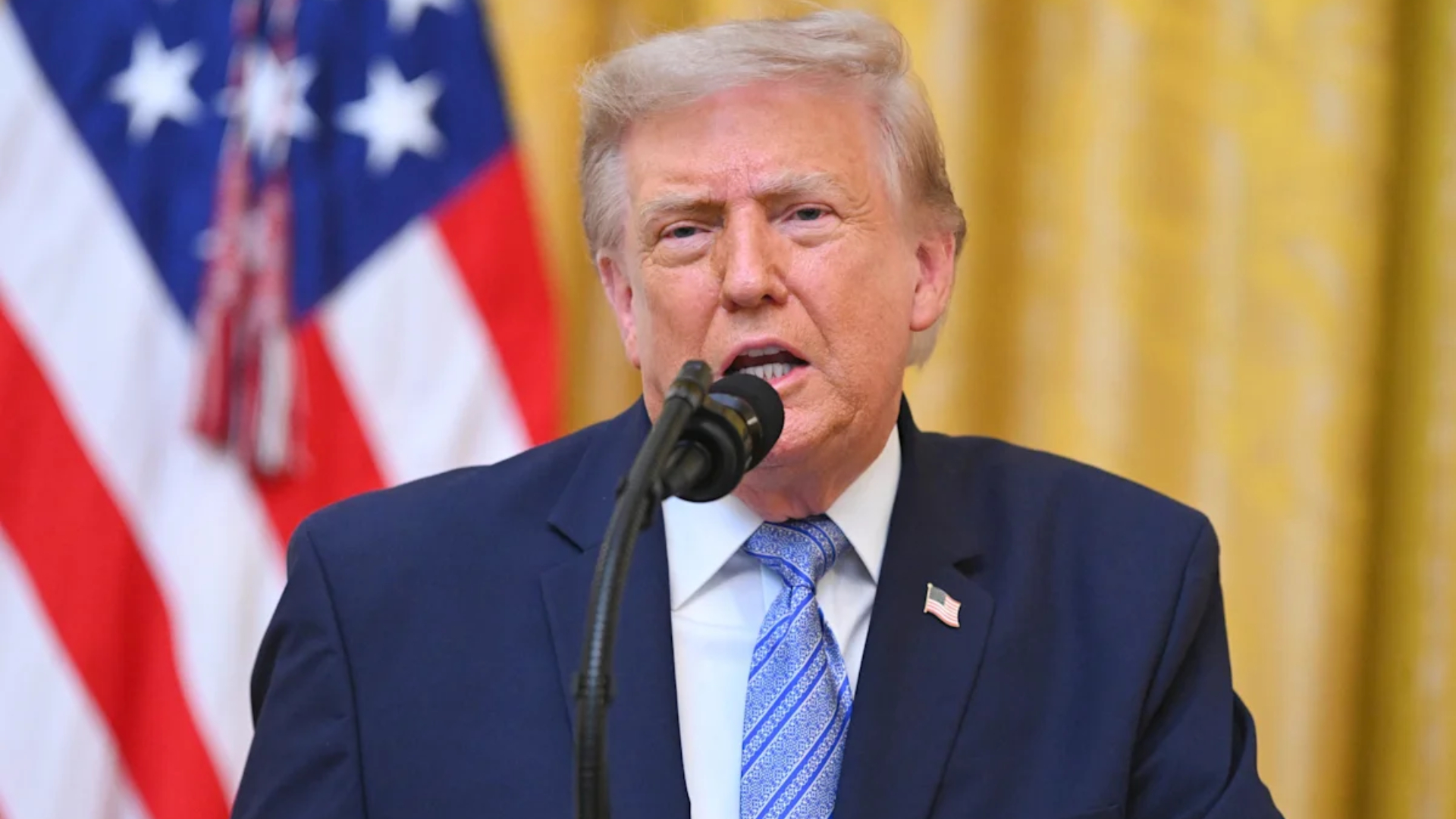 Trump acusa a China de interferencia electoral y promete divulgar documentos.