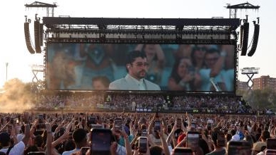 Autoridades evacúan multitudinario concierto de Bad Bunny por temporal en Milán.